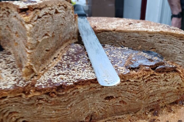 H ιδιαίτερη αγιασώτικη βασιλόπιτα πωλείται πλέον όλο το χρόνο